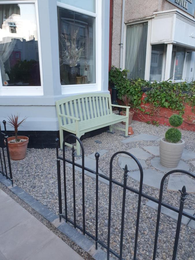 J's Mayfair Guest House Blackpool Extérieur photo