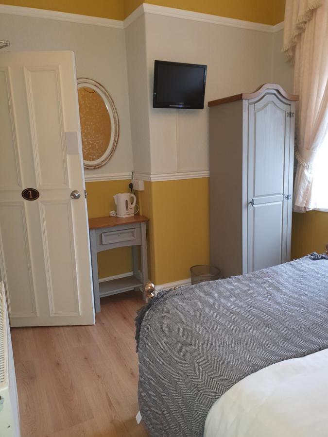 J's Mayfair Guest House Blackpool Extérieur photo