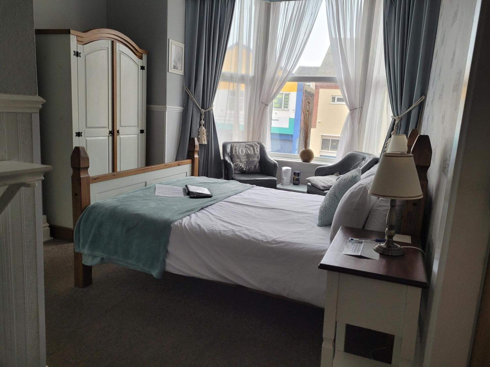 J's Mayfair Guest House Blackpool Extérieur photo