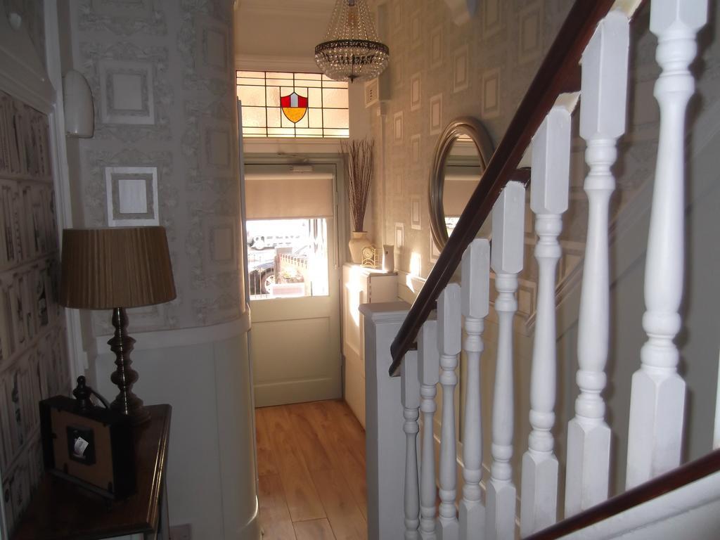 J's Mayfair Guest House Blackpool Extérieur photo